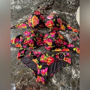 Three set pieces: NWT 34DD bandeau; 36D halter top, M bottoms